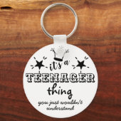 Grappige 13e verjaardag Het is een TIENER Dingen I Sleutelhanger (Voorkant)