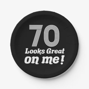 Grappige 70e verjaardag voor haar papieren bordje