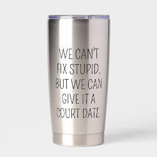 Grappige advocaat koffiemok, Kan domheid niet oplo Geïsoleerde Drinkbeker