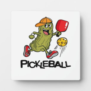 Grappige Augurk die Pickleball Speelt Fotoplaat