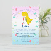 Grappige baby dinosaurus scooter Speelgoed Verjaar Kaart (Staand voorkant)