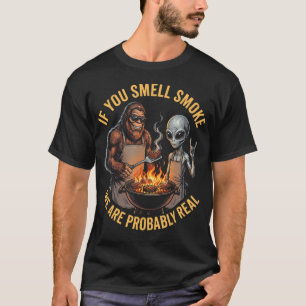 Grappige Bbq Bigfoot En Alien Die Vadersdag Grillt T-shirt