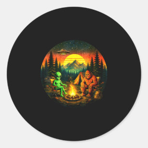 Grappige bigfoot buitenaardse camping retro ufo ka ronde sticker