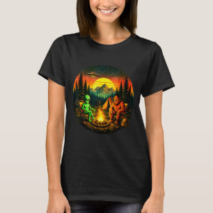 Grappige bigfoot buitenaardse camping retro ufo ka t-shirt