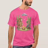 Grappige Bigfoot en Alien kampvuur UFO Sasquatch B T-shirt (Voorkant)