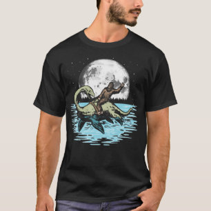 Grappige Bigfoot rijdt op Nessie Loch Ness Monster T-shirt