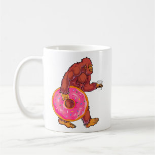 Grappige Bigfoot Walking met Grote Donut en Koffie Koffiemok