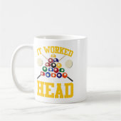 Grappige biljart van de poolhal het werkte in mijn koffiemok (Links)