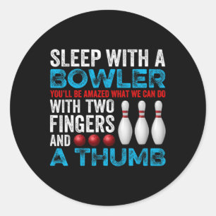 Grappige bowling slaap met een bowler pun sport ronde sticker