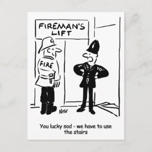 Grappige brandweerman brandweer en politieagent ca briefkaart