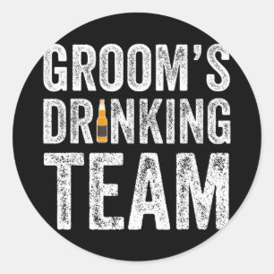 Grappige bruidegom drinkteam bruidsjonkers vrijgez ronde sticker