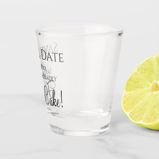 Grappige bruiloft Red de datum Black Free Cake! Shot Glas (Rechts)