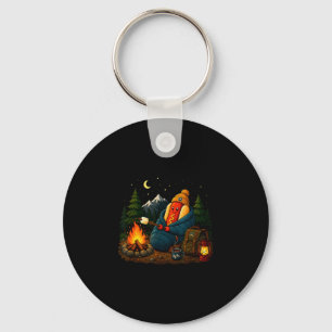 Grappige camping hotdog cartoon worstelende camper sleutelhanger