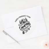 Grappige campingcrew slogan camper vrienden ronde sticker (Envelop)