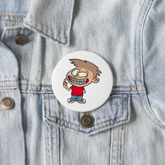 Grappige Cartoon Boy met Braces Smile Ronde Button 7,6 Cm