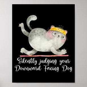 Grappige Cat Yoga Quotes Zwijgend Oordelen Poster