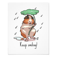 Grappige cavia houden glimlachende regen dansende
