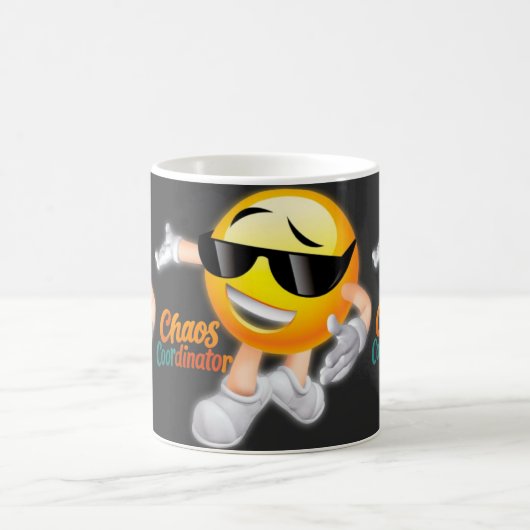 Grappige Chaos Coördinator Mok – Lachen met Emoji (Center)