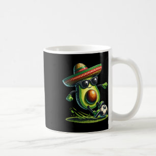 Grappige Cinco De Mayo Avocado die Voetbalvaardigh Koffiemok