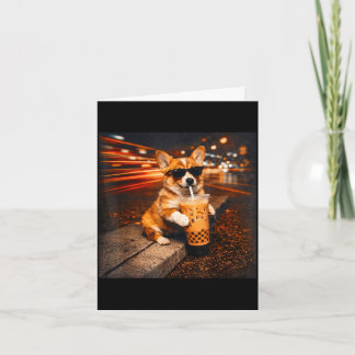 Grappige corgi die ijsgekoelde koffie drinkt schat kaart