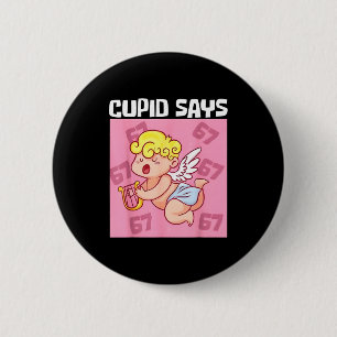 Grappige Cupid Zegt 67 Zes Zeven Valentijn 6 7 Mem Ronde Button 5,7 Cm
