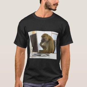 Grappige Denkende Aap Meme Kantoor Nieuwsgierige A T-shirt