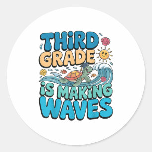 Grappige derde klas maken golven strand leraar ter ronde sticker