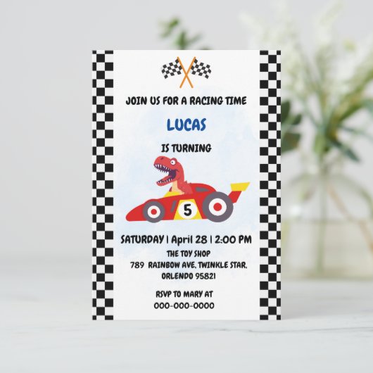 Grappige Dinosaur raceauto jongen kinderen Verjaar Bedankkaart (Staand voorkant)