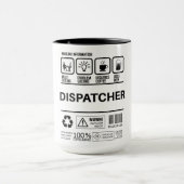 Grappige dispatcher die informatie behandelt mok (Midden)