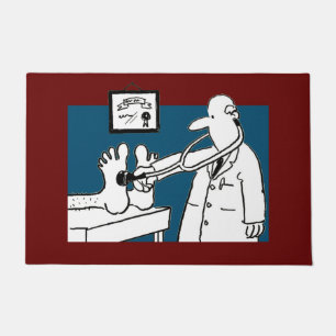 Grappige dokter met zijn stethoscoop deurmat