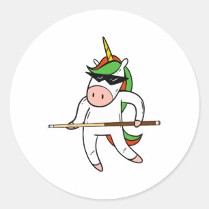 Grappige eenhoorn met een zonnebril spelen biljart ronde sticker