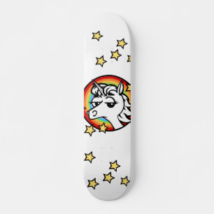 GRAPPIGE EENHOORN MET HET GRAFISCHE SKATEBOARD VAN