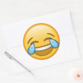 Grappige emoji glanzende ronde sticker (Envelop)