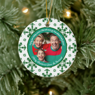 Grappige familiefoto gevuld met Joy Green & White Keramisch Ornament
