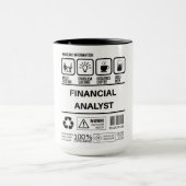 Grappige financiële analist die informatie behande mok (Midden)