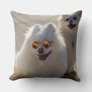 Grappige Fluffy Witte Hond met Zonnebril Cute Dog Kussen