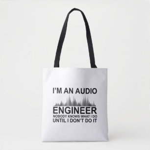 Grappige geluidstechnicus die audiotechniek zegt draagtas