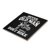 Grappige geschenken onderschatten nooit een oud Ma Tegeltje (Zijkant)