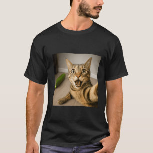 Grappige Geschokte Kat Selfie met Komkommer Meme D T-shirt