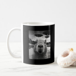Grappige grafische capybara selfie met UFO's raar Koffiemok