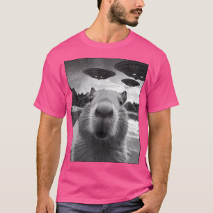 Grappige grafische Capybara-selfie met UFO's Weird T-shirt