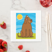 Grappige grote bruine hond die in de zon zit servet (Insitu)