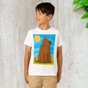 Grappige grote bruine hond die in de zon zit t-shirt