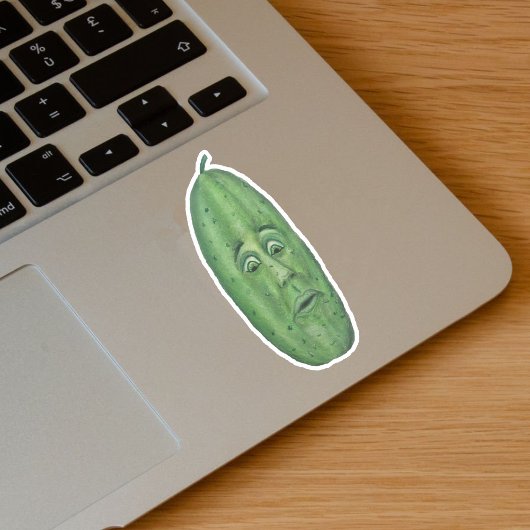 Grappige grote groene augurk met verrast gezicht sticker