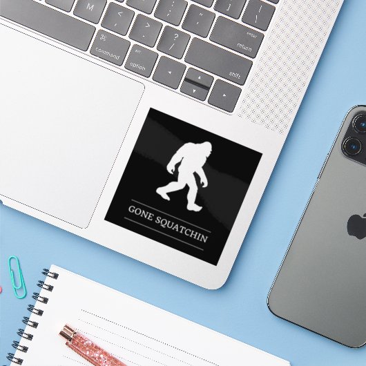 Grappige Grote Voet Weg Gesquatch Sasquatch Sticker (Laptop met iPhone)