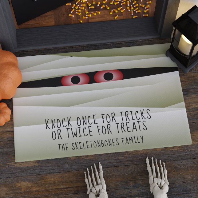 Grappige Halloween Mummy Monster Ogen Deurmat (Knock one for tricks or twice for treats! Fun doormat for your Halloween doorway. Add your name!)