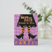 Grappige heksenpoten Halloween Party Save the Date Uitnodiging Briefkaart (Staand voorkant)