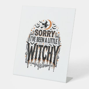 Grappige Hekserige Halloween Vintage Gravure Shirt Reclamebord Met Voetstuk