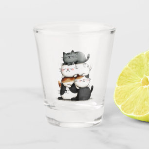 Grappige illustratie van een stapel Schattige katt Shot Glas
