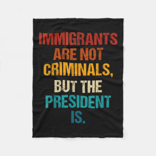 Grappige immigranten zijn geen criminelen, maar de fleece deken